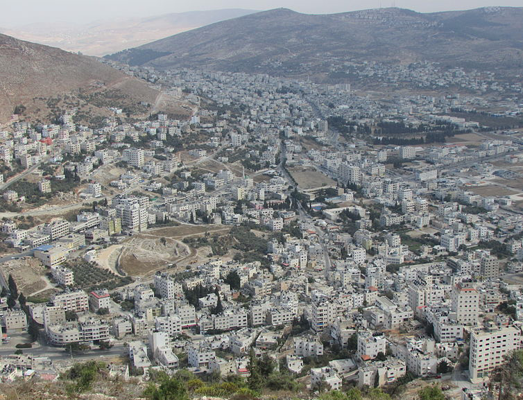 Tel Shechem from Mt Gerizim by עדירל