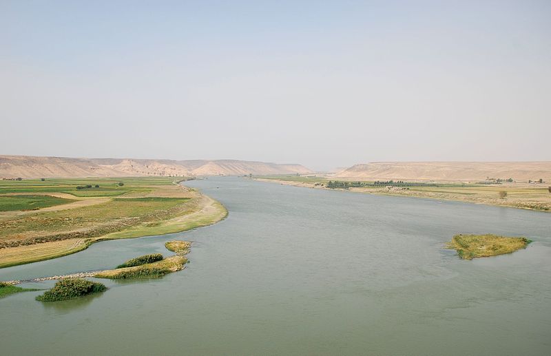 River Euphrates at Zalabiyeh, nr Halabiyeh, Syria ( Bertramz )