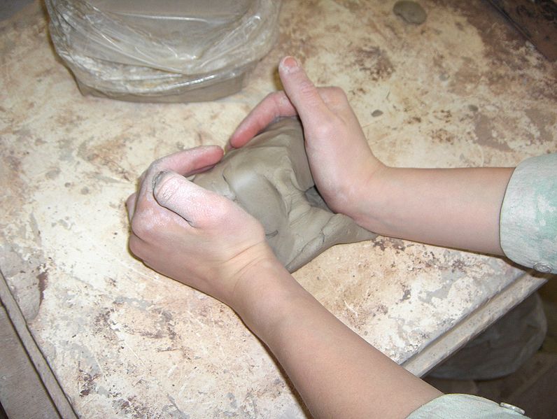 Kneading the clay (Soyer Isabelle)